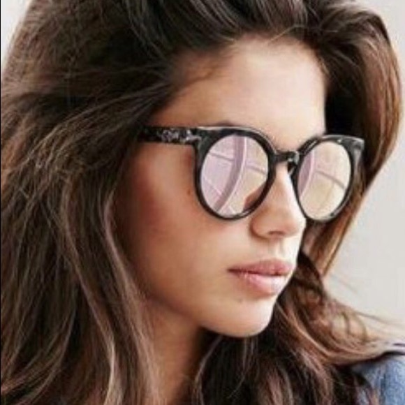 QUAY AUSTRALIA Kosha Comeback Sunglasses NWT - Picture 5 of 7